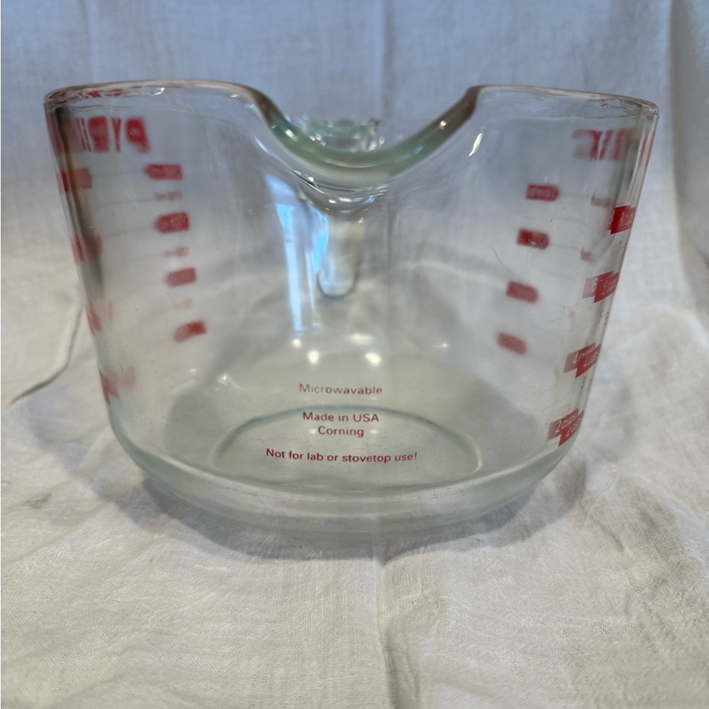 PYREX 8 Cup 64oz Measuring Glass Mixing Bowl Red Lettering Large 2 Qt Bowl USA - Picture 3 of 8